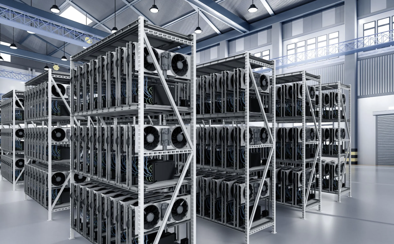 شركات تعدين البيتكوين تبيع ما تعدنه مدفوعة بضغط التكاليف رغم ارتفاع الأسعار: التفاصيل