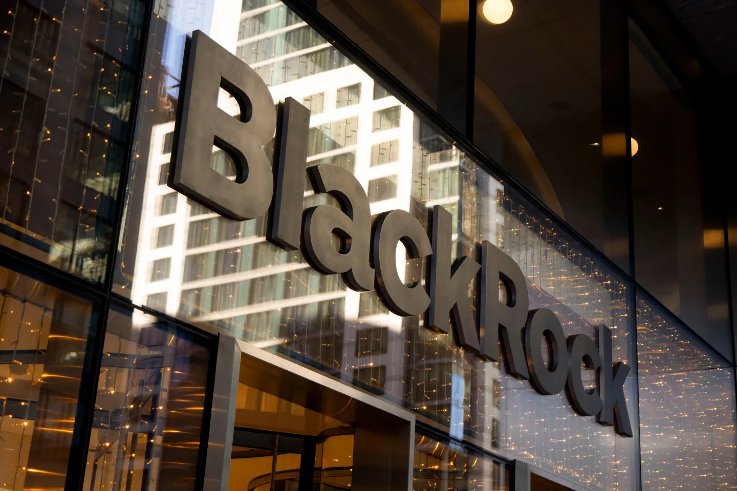 شركة BlackRock تضخ 500 مليون دولار في البيتكوين مع عودة التفاؤل المؤسساتي